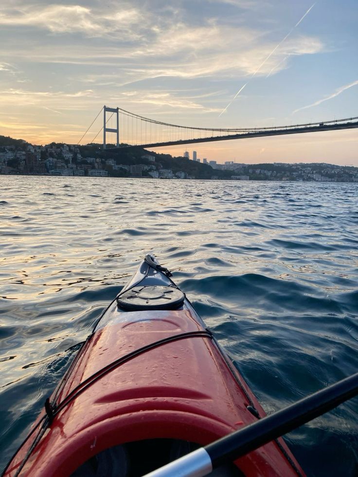 Boğazda Kano Etkinliği: İstanbul’da Eşsiz Bir Deneyim Rehberi Boğazda Kano Etkinliği: Doğa İçinde Spor Deneyimi